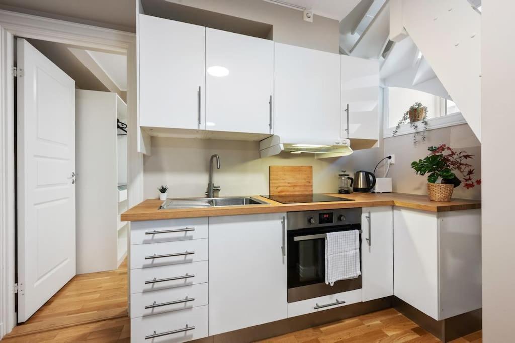New! Modern City Apt: Central W/ Private Entrence Bergen Exteriér fotografie